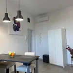 Vibes 아파트 풀라